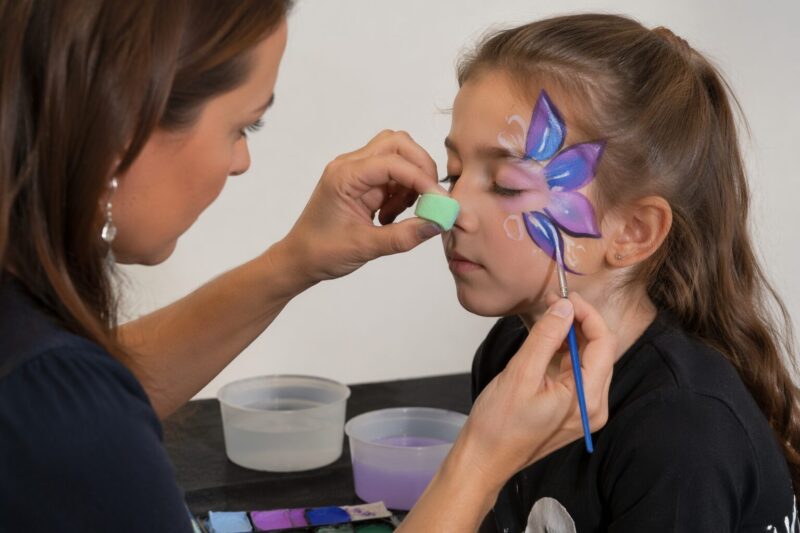 How to Apply Simple Face Paint Safely: Step-by-Step for Beginners 7 Step 5: Add details with a round brush (outer edges first)